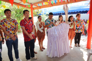 13  เมษายน 2568  เทศบาลตำบลห้วยทับทัน โดยนายมนรัตน์  แสงสว่าง รองปลัดเทศบาลรักษาราชการแทนปลัดเทศบาล ปฏิบัติหน้าที่นายกเทศมนตรีตำบลห้วยทับทัน พร้อมด้วย หัวหน้าส่วนราชการ บุคลากรเทศบาลตำบลห้วยทับทัน ได้ร่วมจัดงานสืบสานประเพณีวันสงกรานต์ ประจำปี2568
