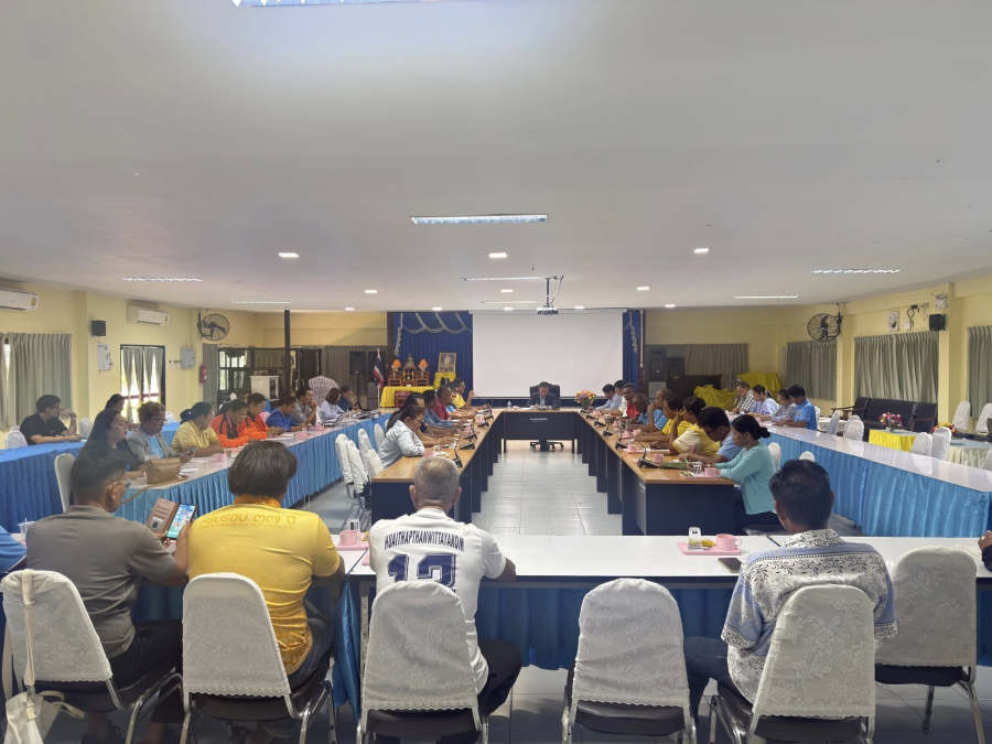 วันที่ 17 ตุลาคม 2568 นายชัยยันต์ เทพเกษตรกุล นายกเทศมนตรีตำบลห้วยทับทัน  ได้เชิญคณะบริหาร สมาชิกสภาเทศบาล หัวหน้าส่วนราชการ พนักงาน  และผู้นำชุมชนในเขตพื้นที่ ร่วมประชุมปรึกษาหารือ การจัดงานประเพณีวันลอยกระทง ประจำปี 2568