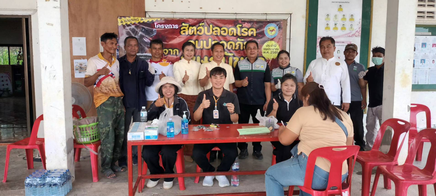 วันที่ 25 มีนาคม 2569 เวลา 10.00 น. เป็นต้นไป เทศบาลตำบลห้วยทับทัน นำโดย - นายอัถไชย ตรีชนะสมุทร รองนายกเทศมนตรี - นางสุกัญญา กองแก้ว ผู้อำนวยการกองสาธารณสุขและสิ่งแวดล้อม ออกพื้นที่รณรงค์ฉีดวัคออกพื้นที่รณรงค์ฉีดวัคซีนป้องกันโรคพิษสุนัขบ้าชุมชน