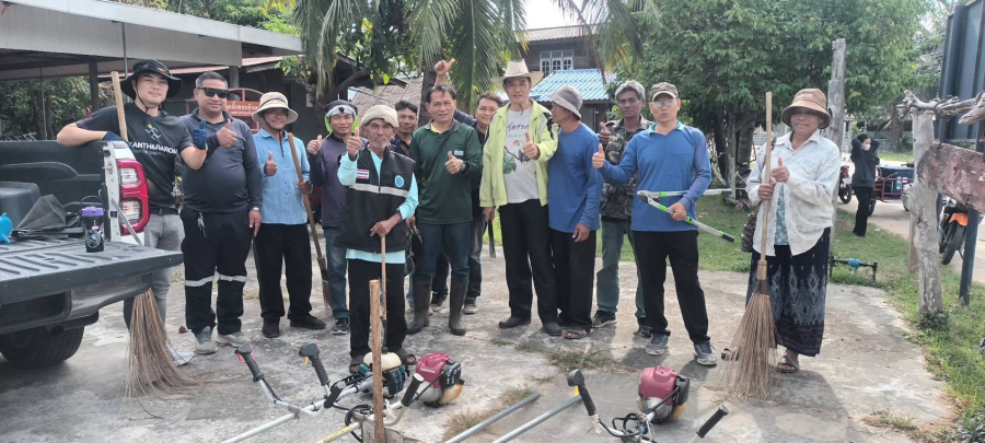 วันที่ 4 ธันวาคม 2568  เทศบาลตำบลห้วยทับทัน โดย นายชัยยันต์ เทพเกษตรกุล นายกเทศมนตรี นำทีมคณะผู้บริหาร สมาชิกสภาเทศบาล ข้าราชการ และพนักงานในสังกัด ร่วมกับประชาชนชุมชนฝั่งธน ได้จัดกิจกรรม Big cleaning Day ขึ้นในพื้นที่ชุมชนฝั่งธน เพื่อรักษาความสะอาด