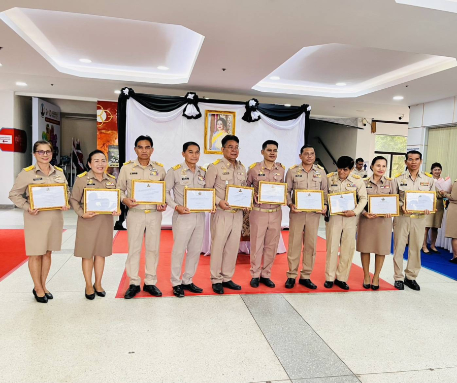 วันที่  29  ตุลาคม  2568   เทศบาลตำบลห้วยทับทัน  โดยนายมนรัตน์  แสงสว่าง  รองปลัดเทศบาล  รักษาราชการแทนปลัดเทศบาลตำบลห้วยทับทัน  เดินทางเข้ารับรางวัลประกาศเกียรติคุณ"หน่วยงานที่มีความเป็นเลิศด้านการใช้จ่าย