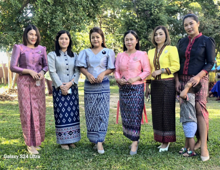 คณะกรรมการพัฒนาสตรี องค์กรสตรีห้วยทับทันอำเภอ ร่วมกับเทศบาลตำบลห้วยทับทัน จัดกิจกรรมโครงการนุ่งผ้าไทยทำบุญ เกื้อกูลแบ่งปัน เพื่อสืบสานและทำนุบำรุงพระพุทธศาสนา อนุรักษ์ประเพณีอันดีงามของท้องถิ่น